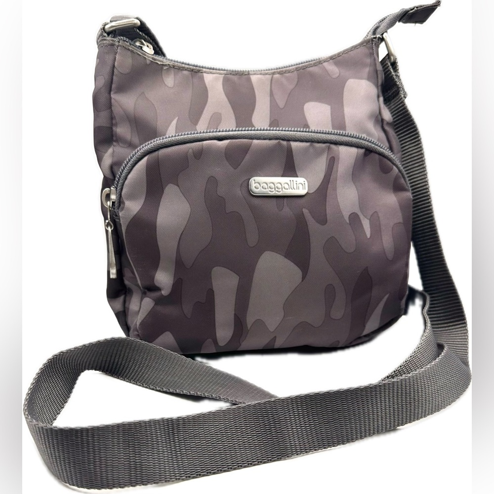 Baggallini Women’s Gray Camouflage Small Joey Crossbody Bag, Great Condition - Picture 1 of 9